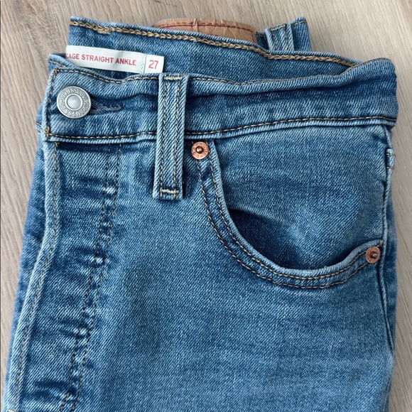 Levi’s - Ribcage Straight Ankle Jeans - Picture 3 of 9